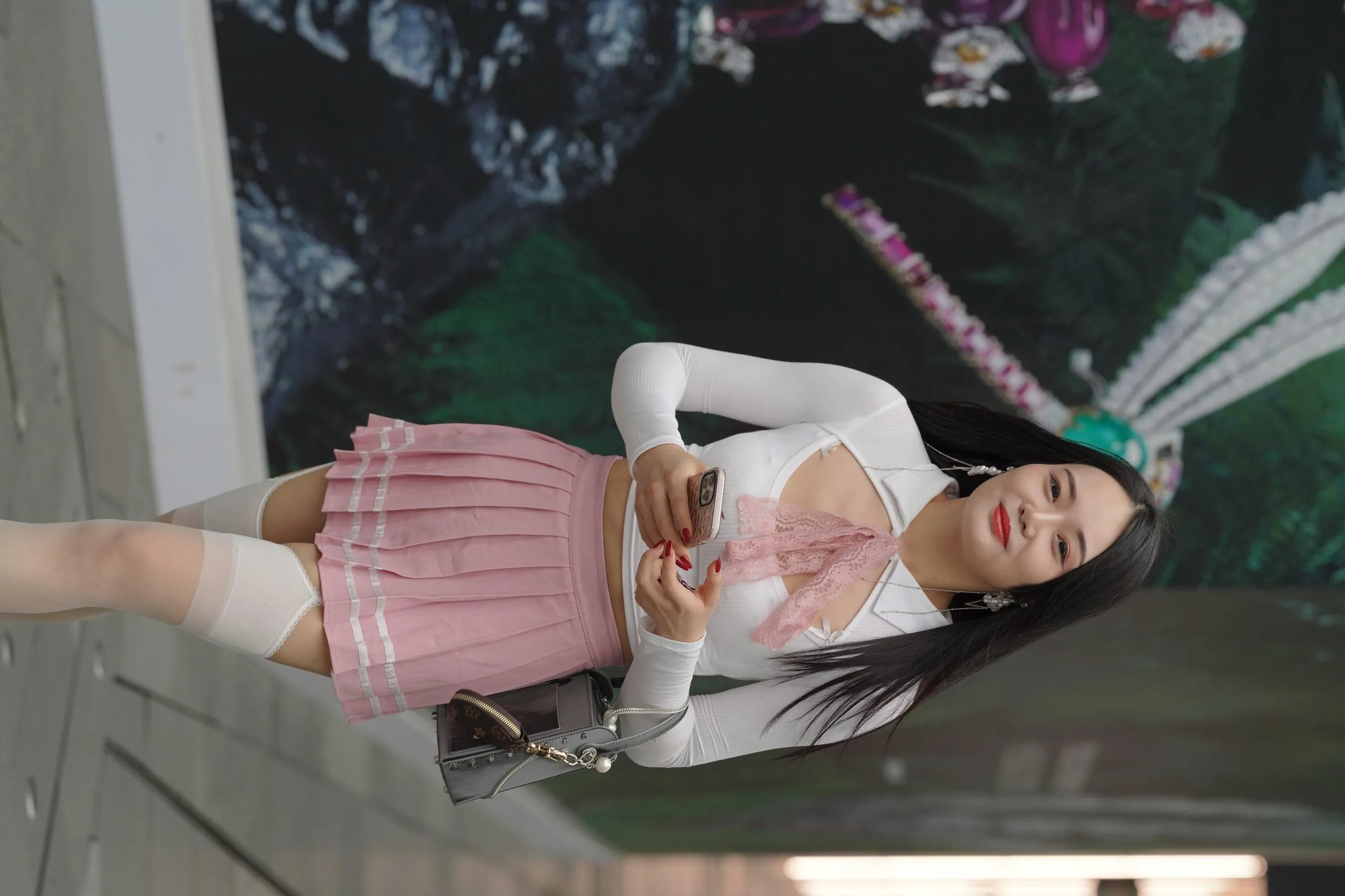 魔镜街拍 NO.161 街拍白丝吊带袜美女 [109P]插图8
